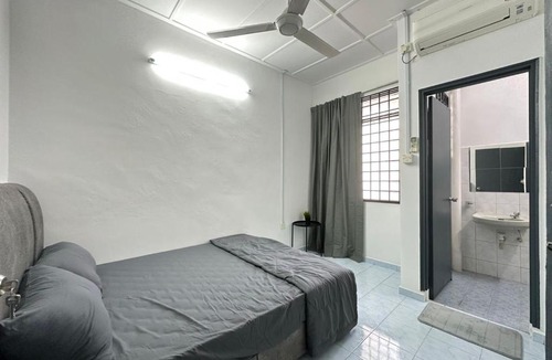 Bandar Baru Permas Jaya House | Permas Double Storey 8 Pax WiFi Netflix
