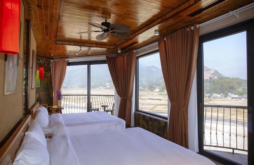 Van Chan Hotel | Phố Núi Tú Lệ Retreat onsen & spa