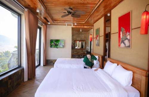 Van Chan Hotel | Phố Núi Tú Lệ Retreat onsen & spa