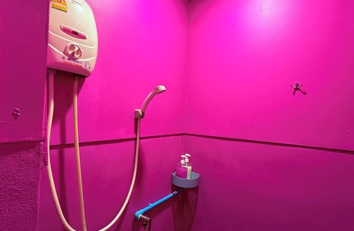 Ramkhamhaeng Hostel | Pink Kraken Hostel