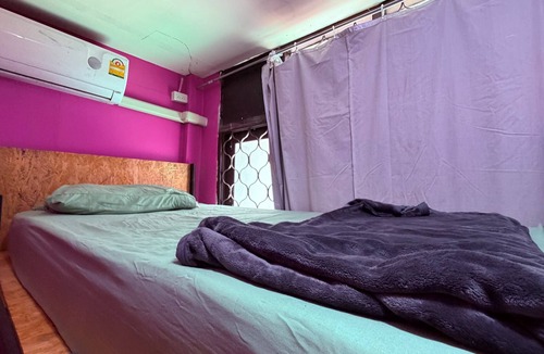Ramkhamhaeng Hostel | Pink Kraken Hostel