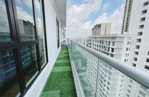 Taman Bukit Mewah Apartment | Platino 13 Pax, Mins away from Paradigm & Legoland