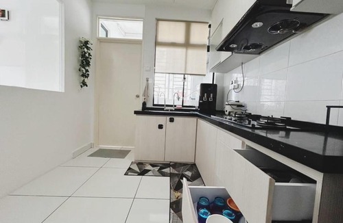 Taman Bukit Mewah Apartment | PLATINO, Huge Family 3BR Suite, Few steps to Paradigm Mall & Escape JB