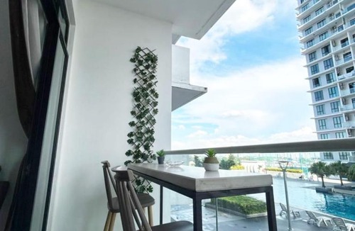 Taman Bukit Mewah Apartment | PLATINO Latest Pool View Family 3 BR Suite, Next to Paradigm Mall's new Theme park, Escape JB