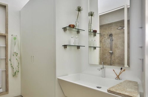 Zona Hotelera House | Playful Paradise: Pet-friendly Retreat with 5 Swimming Pools, Free Parking!