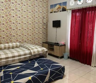 Depok House | Podhomoro homestay