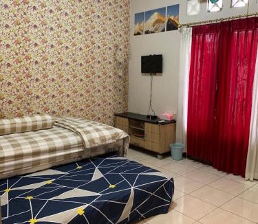 Depok House | Podhomoro homestay