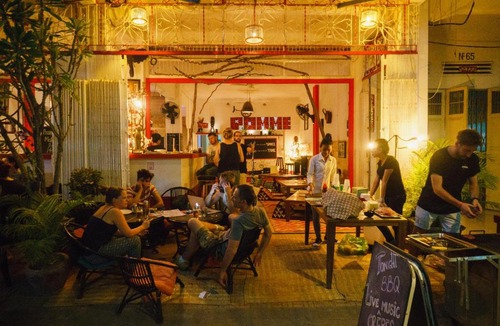 Svay Pao Hostel | Pomme Hostel Restaurant & Bar - Private Sleeping Cabins