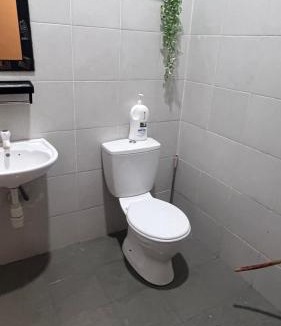 Kampung Pantai Batu Hitam House | POOL CaSSa Ardina homestay