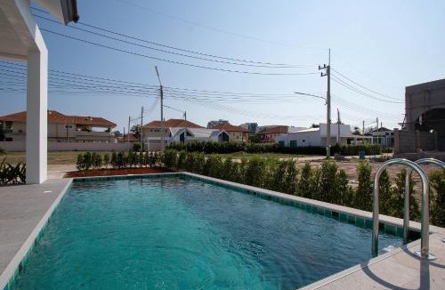Kram Villa | Pool Villa Maephim 4, by Somjai