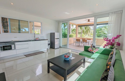 Klong Son Apartment | Poolside Apartments and Rooms
