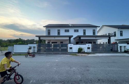 Batu Dua House | Port Dickson 15Pax 4Bedroom Double Storey House