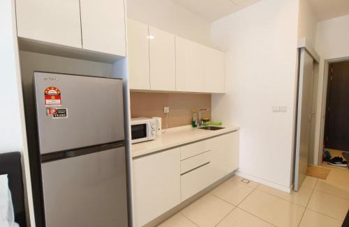 Petaling Jaya Apartment | Prefect FF QueenBed 150M Walkway Lincoln Uni Col hpsn219b