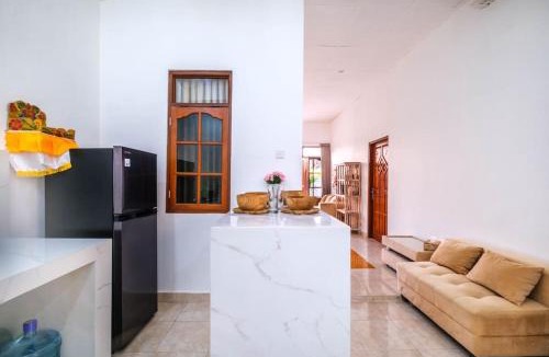 Dalung Apartment | Private 3BR Villa Bali Work & Relax Retreat near Canggu, Bathtub
