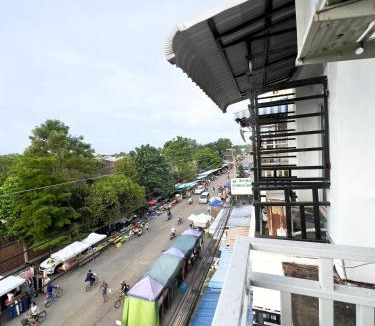 Tha Raeng House | Private 3rd Floor Room
