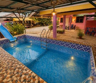 Cherang Ruku House | Private Pool Family - Homestay Tok Abah Dalam Rhu