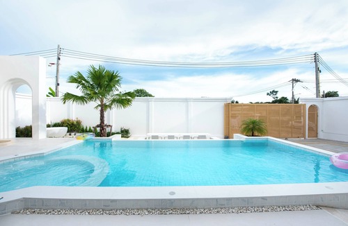 Nong Prue Villa | Private Pool Villa Pattaya Near Beach and Walking Street 5-10 Min.