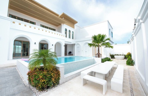Nong Prue Villa | Private Pool Villa Pattaya Near Beach and Walking Street 5-10 Min.