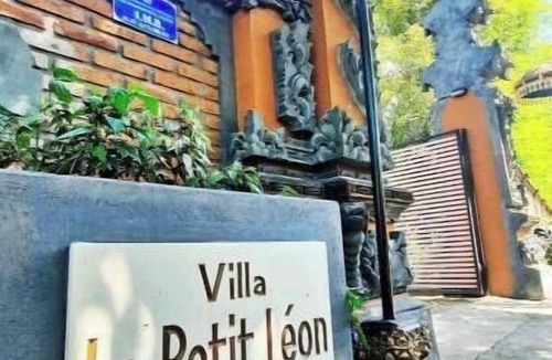 Kalisada Apartment | Private, tropical garden, authentic wooden house