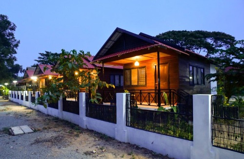 Sangkat Sla Kram House | Private Wooden Bungalow In The City