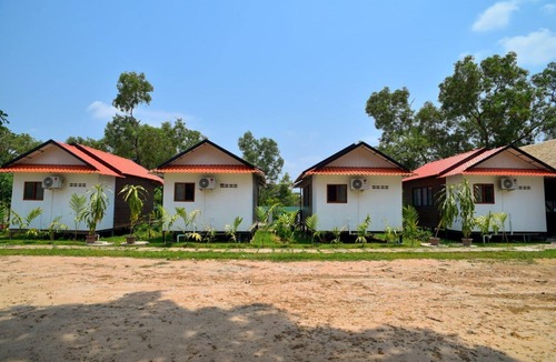 Sangkat Sla Kram House | Private Wooden Bungalow In The City