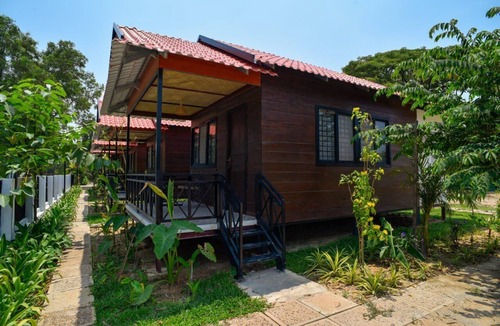 Sangkat Sla Kram House | Private Wooden Bungalow In The City