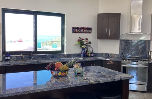 Cerritos House | PROMO 5% WEEKLY/10% MONTHLY Villa Emidora with heated pool and Jacuzzi!