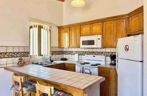 Playas de Rosarito Apartment | Puerto Nuevo Surf Casita Feliz 1 BR with pool