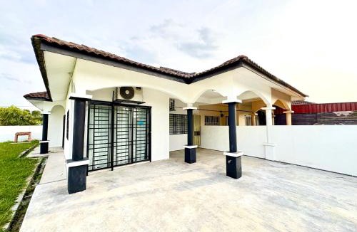 Ijok House | Puncak Alam 3R2B WIFI Corner Lot Casa Perdana Homestay