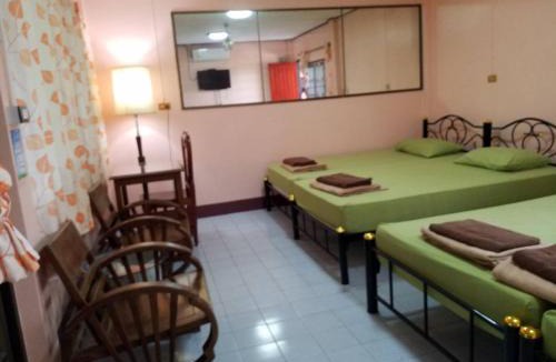 Bang Phra Hostel | Punnpannsuk