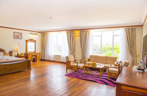 Sampov Meas Hotel | Pursat Riverside Hotel and Spa