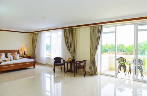 Sampov Meas Hotel | Pursat Riverside Hotel and Spa
