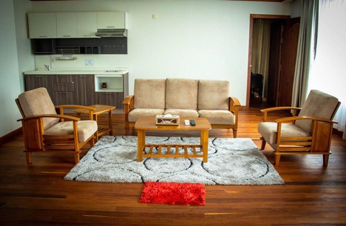 Sampov Meas Hotel | Pursat Riverside Hotel and Spa
