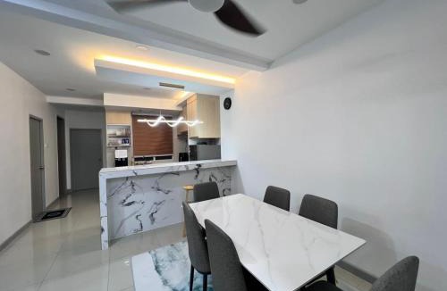Kampung Tanjung Kapur Apartment | Qaisara Qais Homestay