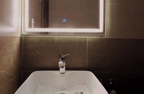 Hue City Centre House | Queen's Motel