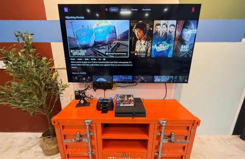 Kuantan House | R3troHouse2 4BR 18PAX PS4, PoolTable in TOWN