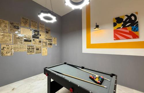 Kuantan House | R3troHouse2 4BR 18PAX PS4, PoolTable in TOWN
