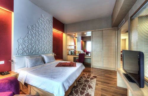 Kampung Sembulan Hotel | Raia Hotel Kota Kinabalu