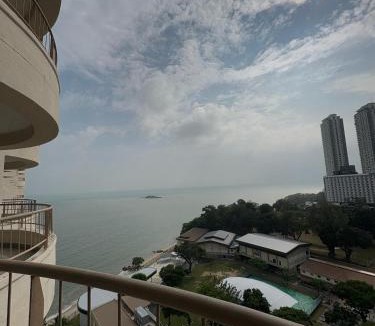 Tanjung Bungah Apartment | Rainbow Paradise Resort by Achlys Collection