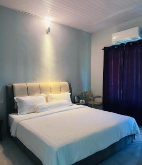 Kuala Tahan Hotel | Rainbow River View