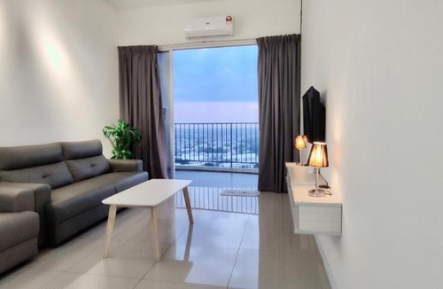 Larut Apartment | Rainy Sanctuary -Netflix-Sunset-Pool-1 Parking