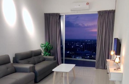 Larut Apartment | Rainy Sanctuary -Netflix-Sunset-Pool-1 Parking