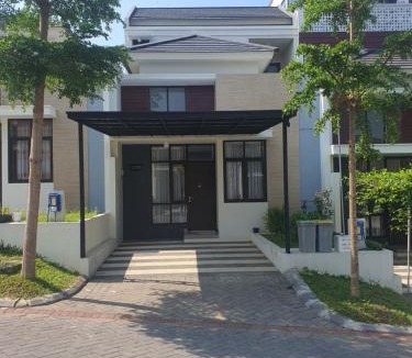 Malang House | RAM Homestay Sharia, 5 Adults 1 Child, Ideal Stay Between Bromo & South Malang Beaches