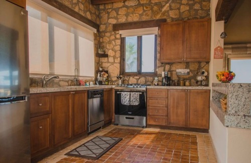 Migrino Cottage | RANCHO LAS MARGARITAS Stunning house just a min away from the beach.