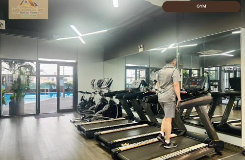 Tan Thuan Tay Apartment | Rare 5BR Grand Home Pool & Gym Near SECC and D1