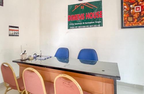 Sragen Hotel | RedDoorz at Dimens House Sragen