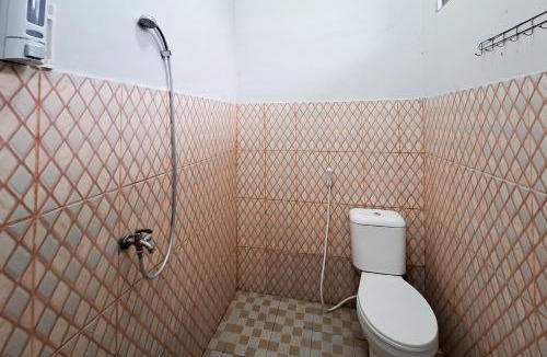 Tenjolaya Hotel | RedDoorz at Kampung Istal Bogor