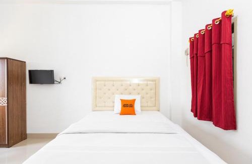 Makassar Hotel | RedDoorz at Losari Area 2 Makassar