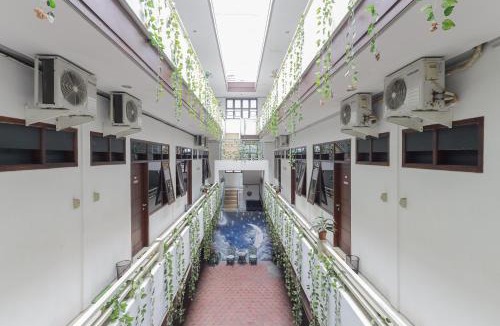 Waru House | RedDoorz At Pondok Candra