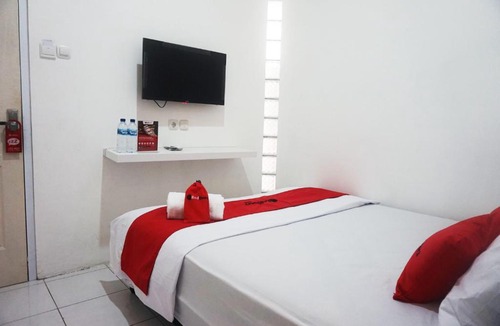 Blitar Hotel | RedDoorz @ Jalan Tanjung Blitar